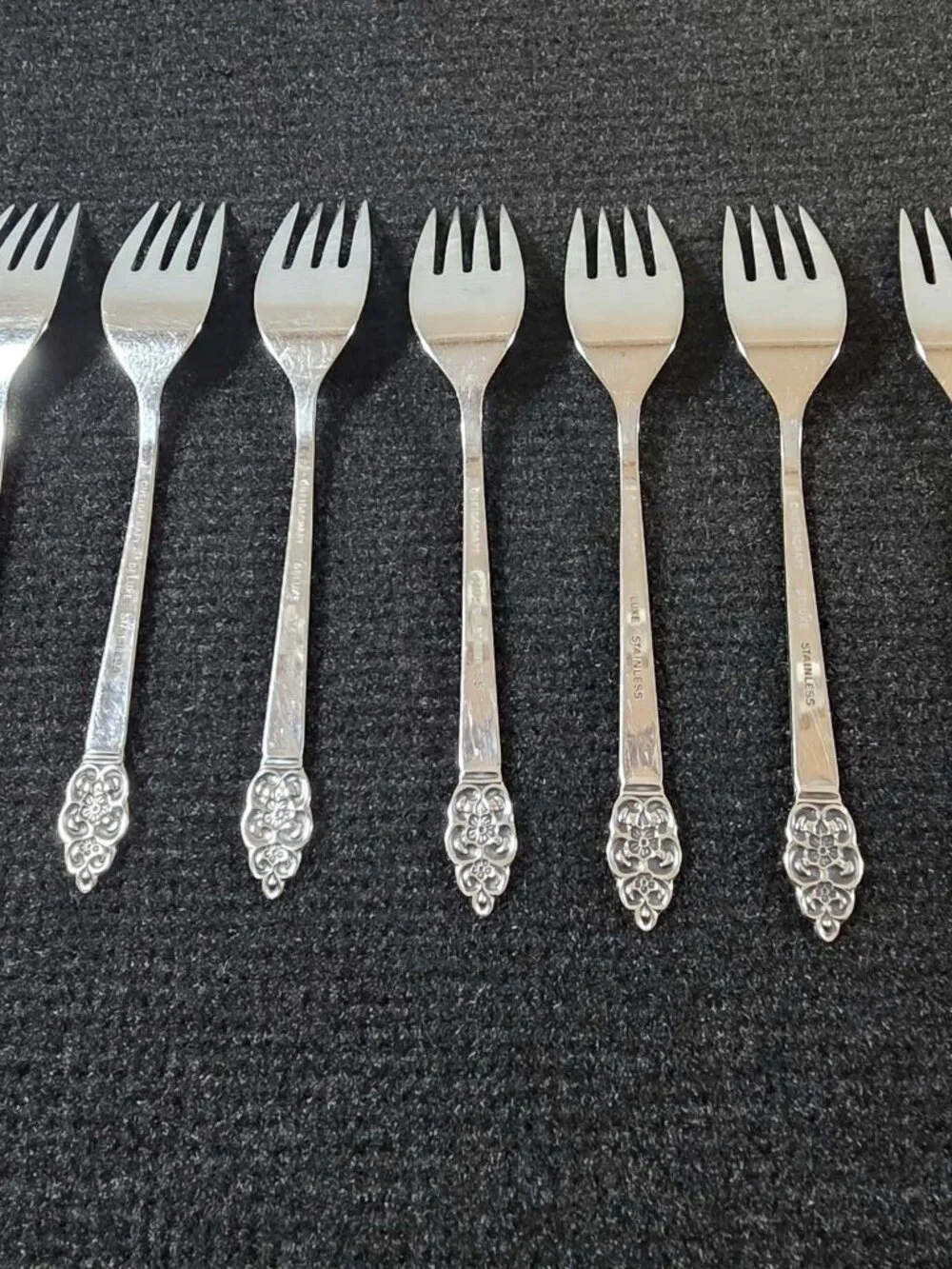 ONEIDACRAFT DELUXE STAINLESS FLATWARE SET SERVING SPOONS NORDIC CROWN 41 PCS